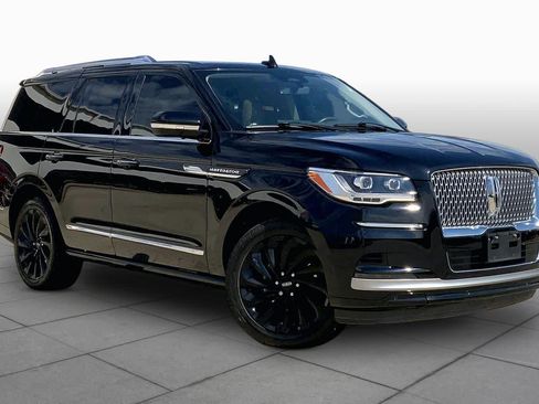 Used 2022 Lincoln Navigator Reserve AWD/4WD image 3