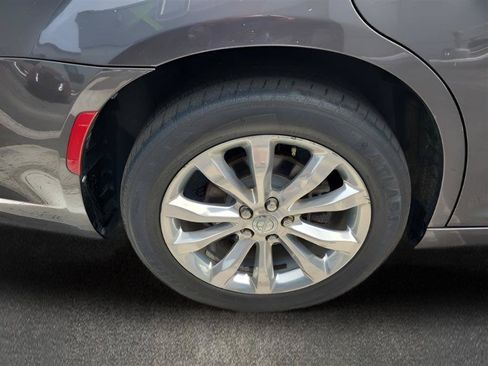Used 2018 Chrysler 300 Touring L AWD/4WD image 28