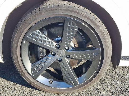 Used 2023 Genesis GV70 2.5T w/ Sport Prestige Package image 9