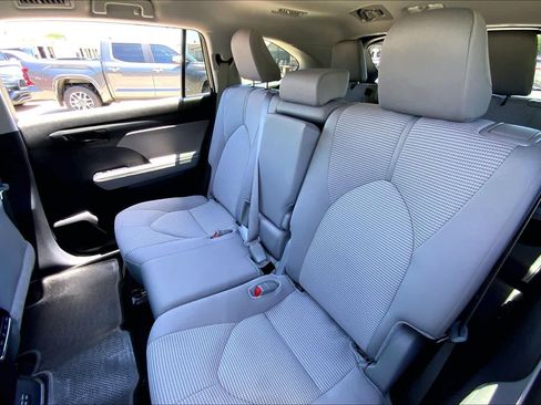 Used 2024 Toyota Highlander LE FWD image 20