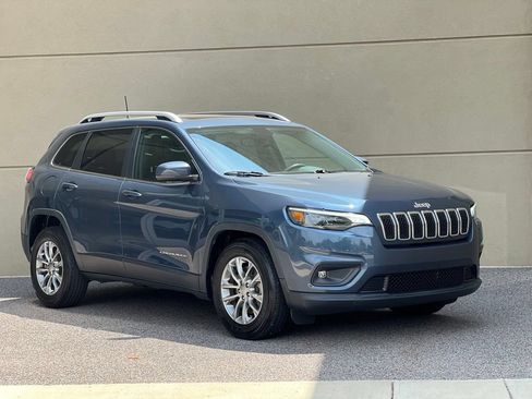 Used 2020 Jeep Cherokee Latitude Plus w/ Comfort/Convenience Group FWD image 1