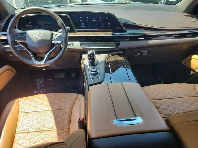 Used 2021 Cadillac Escalade Premium Luxury AWD/4WD image 16