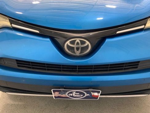 Used 2018 Toyota RAV4 XLE w/ Plus Extra Value Package FWD image 27
