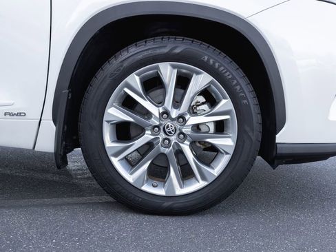 Certified 2021 Toyota Highlander Limited AWD/4WD image 4