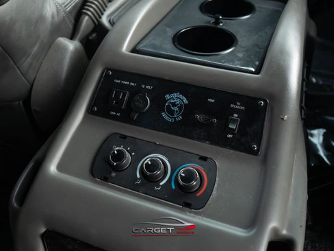 Used 2017 Chevrolet Express 2500 image 24