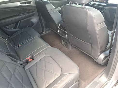 Used 2025 Volkswagen Atlas Cross Sport SE FWD image 11