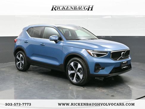 Used 2025 Volvo XC40 B5 Plus image 1