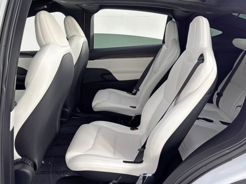 Used 2022 Tesla Model X image 49