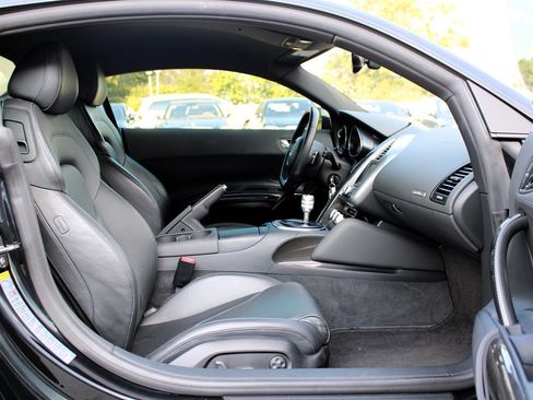 Used 2010 Audi R8 V10 image 19