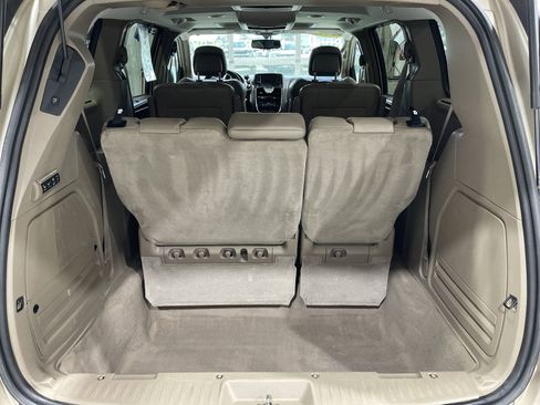 Used 2015 Chrysler Town & Country Limited Platinum image 15