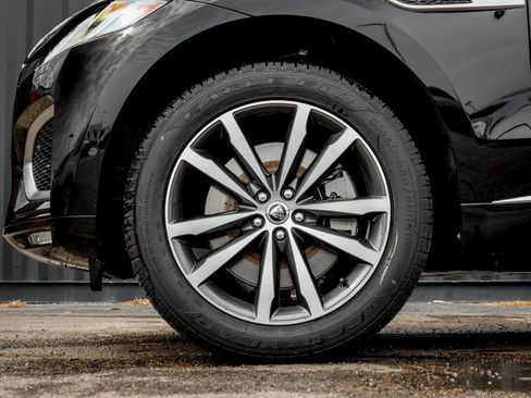 New 2026 Jaguar F-PACE R-Dynamic S image 4