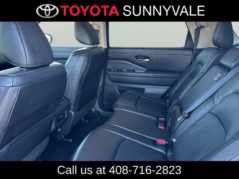 Used 2025 Nissan Pathfinder SL FWD image 5