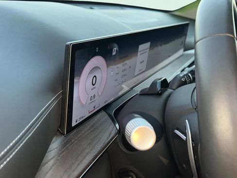 Used 2025 Genesis GV80 2.5T Select image 10