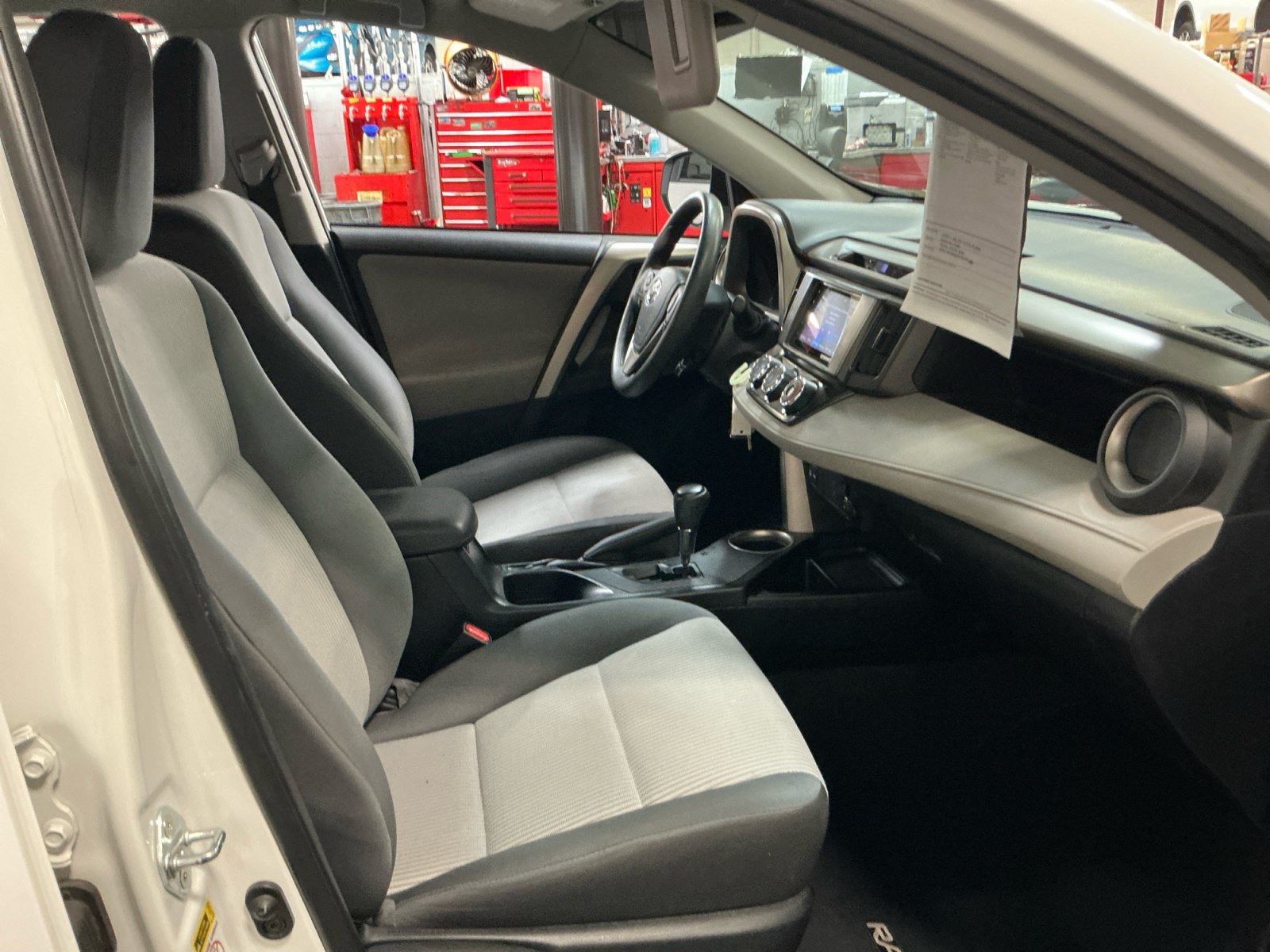 Used 2015 Toyota RAV4 LE AWD/4WD image 19