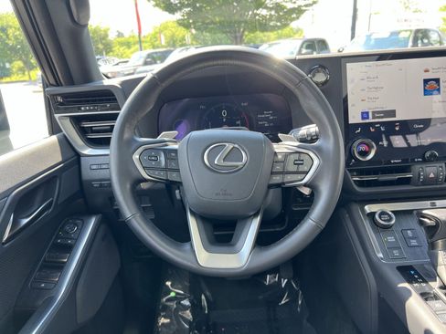 Used 2025 Lexus GX 550 w/ Accessory Package (2T) AWD/4WD image 16