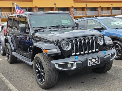 Used 2023 Jeep Wrangler Unlimited Sahara w/ Cold Weather Group AWD/4WD image 3