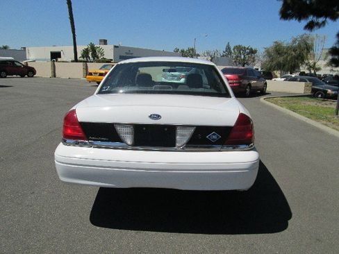 Used 2004 Ford Crown Victoria Police Interceptor image 5