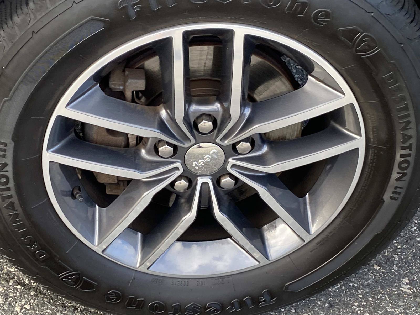 Used 2018 Jeep Grand Cherokee Limited AWD/4WD image 25