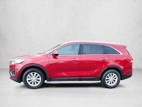 Used 2017 Kia Sorento FWD w/ LX Convenience Package image 2
