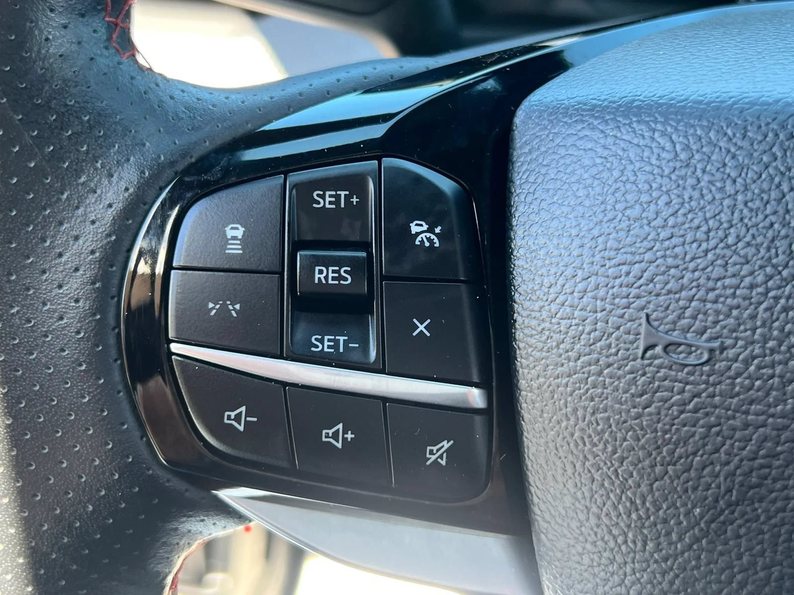 Used 2025 Ford Explorer ST-Line w/ ST-Line Street Pack AWD/4WD image 13