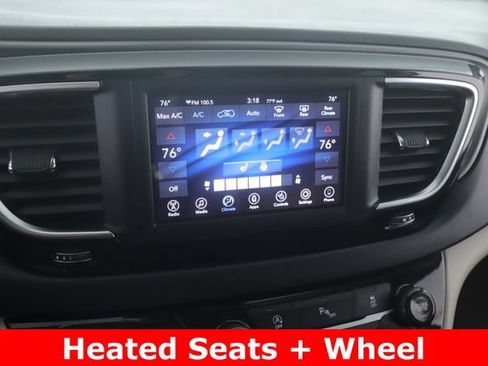 Used 2020 Chrysler Pacifica Touring-L FWD image 4