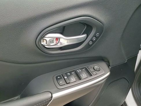 Used 2022 Jeep Cherokee Limited image 19