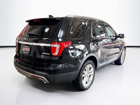 Used 2016 Ford Explorer XLT w/ Equipment Group 202A image 3