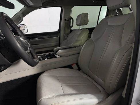 Certified 2022 Jeep Wagoneer Series II AWD/4WD image 23