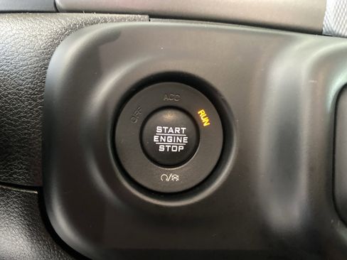 Used 2020 Jeep Gladiator Sport w/ Quick Order Package 24S image 16