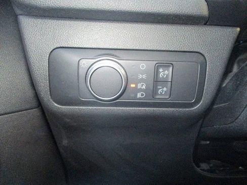 Used 2020 Ford Escape SE image 19