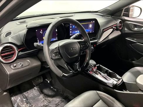 Used 2025 Chevrolet Trax RS image 17