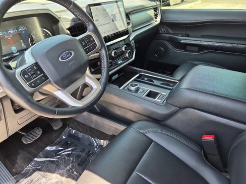Used 2022 Ford Expedition XLT RWD image 9