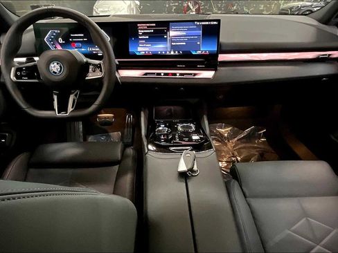 Used 2025 BMW i5 xDrive40 w/ Executive Package image 18
