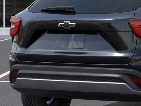 New 2026 Chevrolet Trax LT w/ LPO, Blackout Package FWD image 14