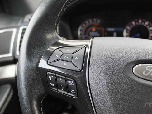 Used 2017 Ford Explorer Platinum image 17