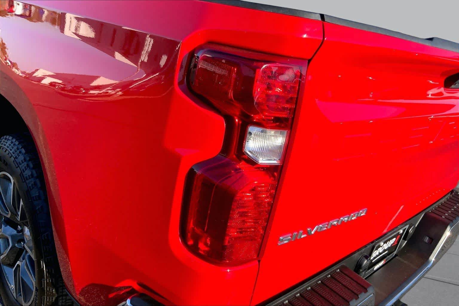 Used 2025 Chevrolet Silverado 1500 LT w/ Z71 Off-Road Package AWD/4WD image 29