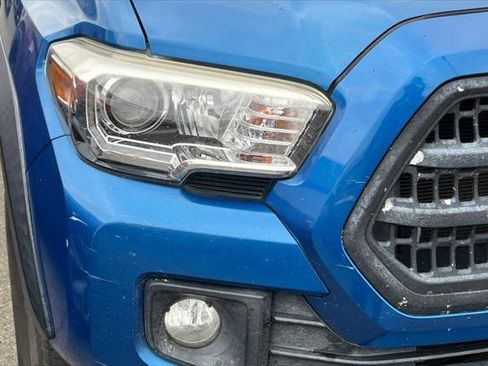 Certified 2017 Toyota Tacoma TRD Off-Road w/ Tow Package AWD/4WD image 14