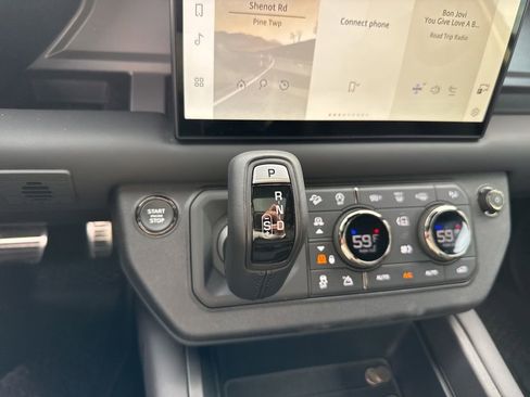 Used 2025 Land Rover Defender 110 AWD/4WD image 20