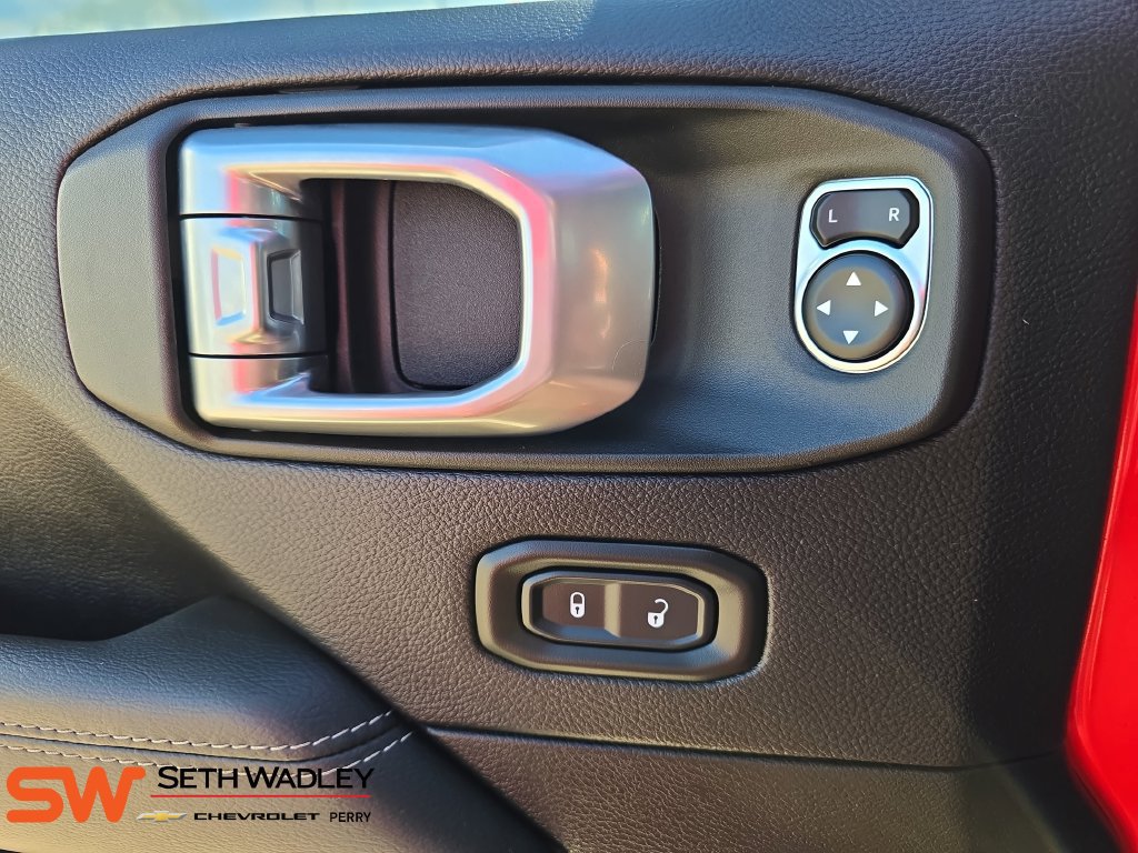 Used 2022 Jeep Wrangler Unlimited Sahara w/ Cold Weather Group AWD/4WD image 28