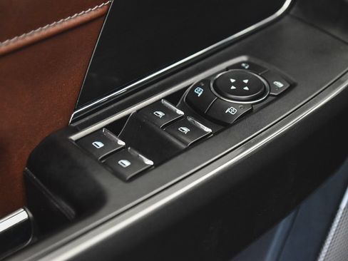 Used 2022 Ford F150 Lariat AWD/4WD image 9
