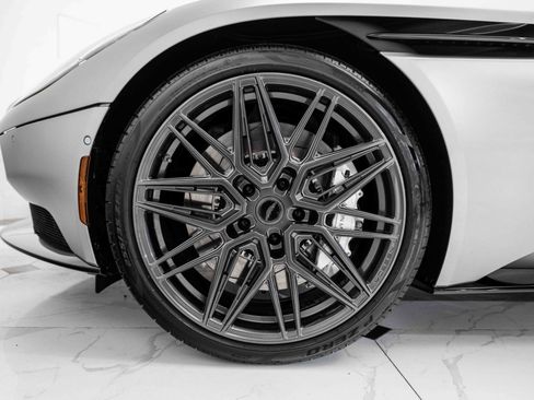 Used 2023 Aston Martin DB11 Coupe image 4