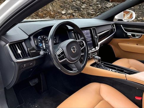 Used 2018 Volvo S90 T5 Momentum w/ Protection Package Premier image 11