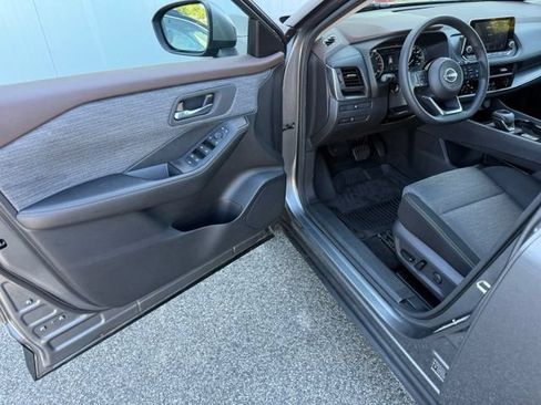 Used 2023 Nissan Rogue SV FWD image 14