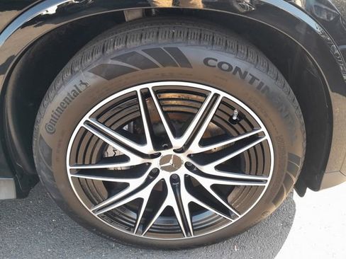 Used 2024 Mercedes-Benz GLC 43 AMG 4MATIC w/ Driver Assistance Package image 21