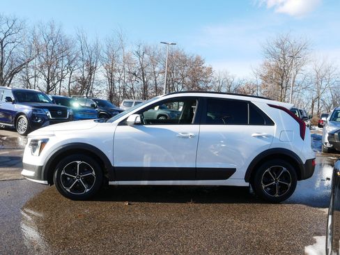 Certified 2023 Kia Niro EX image 4