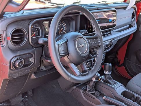 Used 2025 Jeep Wrangler Rubicon w/ Convenience Group image 15