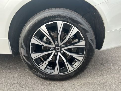 Certified 2025 Volvo XC60 B5 Plus image 9