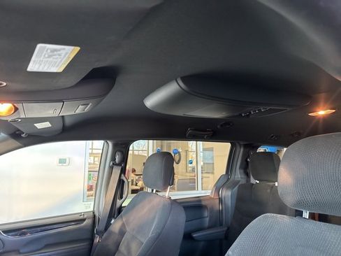 Used 2020 Dodge Grand Caravan SE image 17