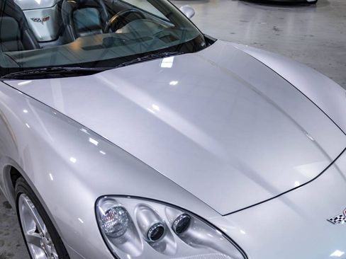 Used 2005 Chevrolet Corvette Convertible w/ Preferred Equipment Group RWD image 18