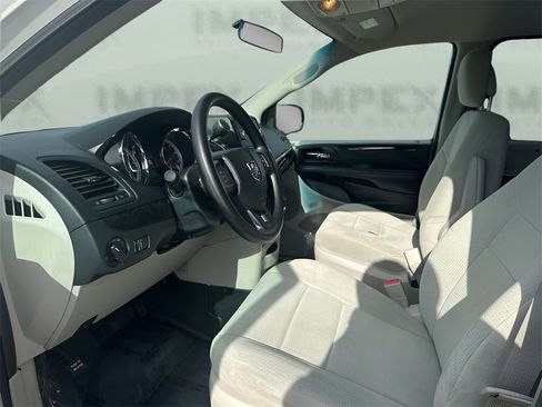 Used 2013 Dodge Grand Caravan SE image 9
